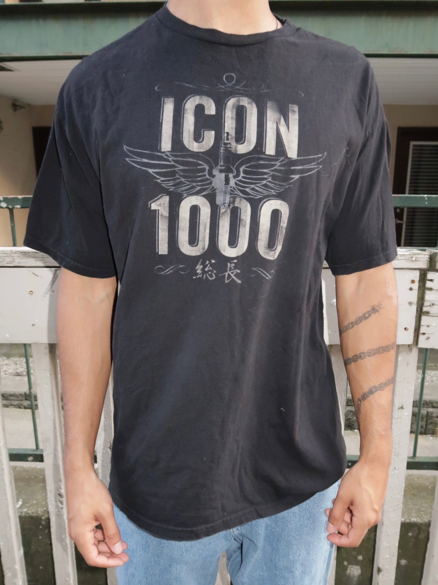 4: icon tee